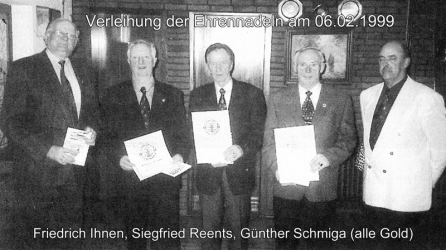 Verleihung der goldenen Ehrennadel am 06.02.1999