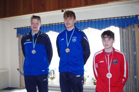 männliche Jugend B -Klootschießen